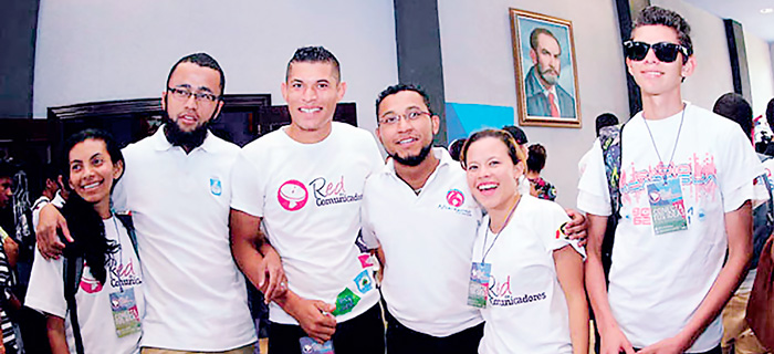 FES y comunicadores capacitan a estudiantes sobre buen uso de internet