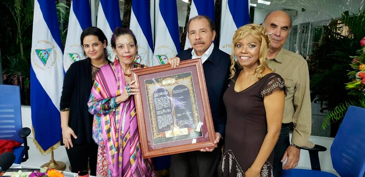 Daniel y Rosario se reúnen con líderes del Ministerio de Los Diez Mandamientos