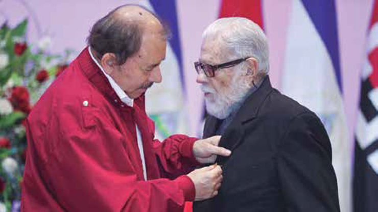 El padre Uriel Molina Oliú: Optó por el sandinismo y los pobres