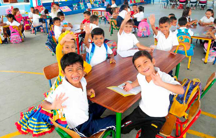 Sistema educativo responde a los intereses del pueblo