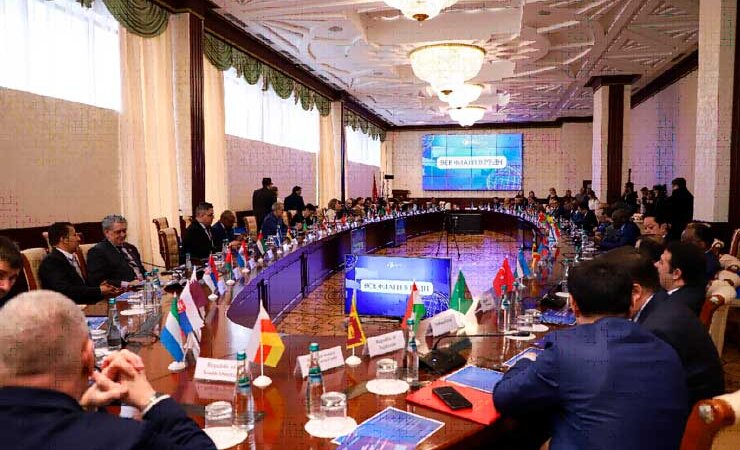 NOTA DE PRENSA: EN MESA REDONDA “TODAS LAS BANDERAS EN RUDN”